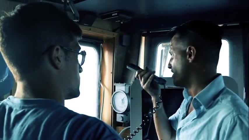 Libyan coastguard chases ONG Golfo Azzurro out of their waters BLOCCO NAVALE DEL 2017 CONTRO LE ONG CHE RACCATTAVANO I CLANDESTINI DAVANTI ALLE COSTE LIBICHE..LO AVEVO GIà FATTO ANNI FA E AVEVANO CHIUSO I PORTI IN ITALIA ALLE ONG