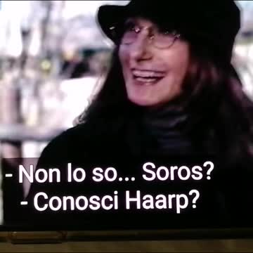 GEOINGEGNERIA - Rocco Schiavone: A PROPOSITO DI SCIE CHIMICHE Questo è un frame della serie "Rocco Schiavone" (3° episodio, 2^ serie, minuto 10')