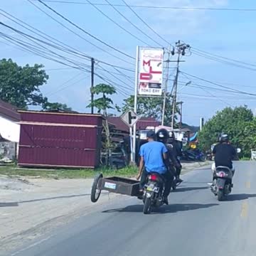 Attractions on the road || Atraksi Jalanan