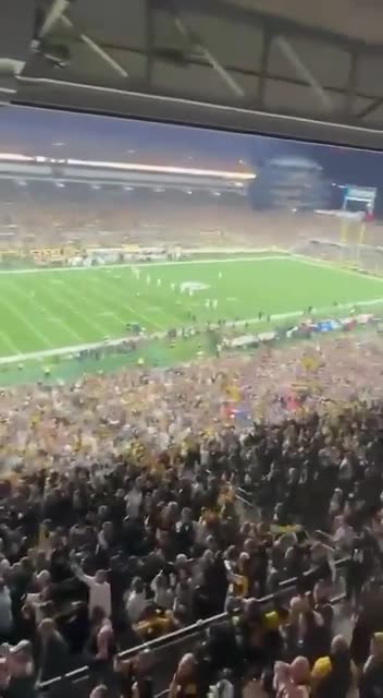 MASSIVE Steelers Crowd chants USA for Trump