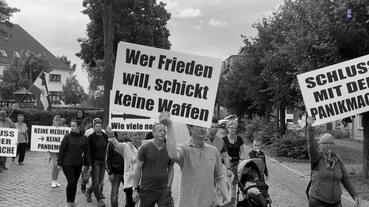 Demmin - Der Demonstrationszug zieht durch die Stadt 14-07-2022