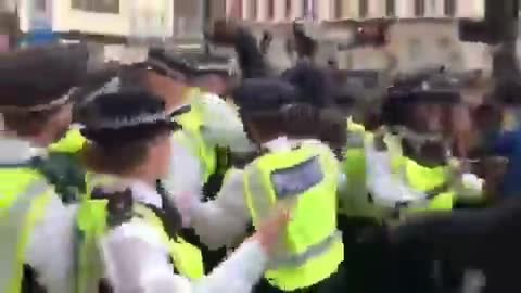 BLM & Antifa Riots 2020 - 2020-06-07-20-29-31-London.mp4