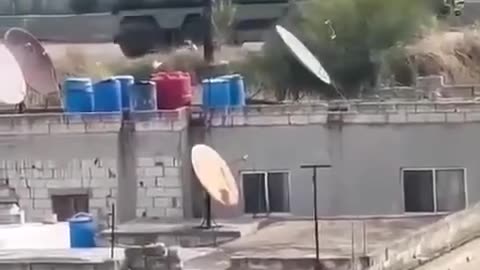 🇸🇾➡️ A column of Russian S-400 and Tor-M2 air defense systems are leaving