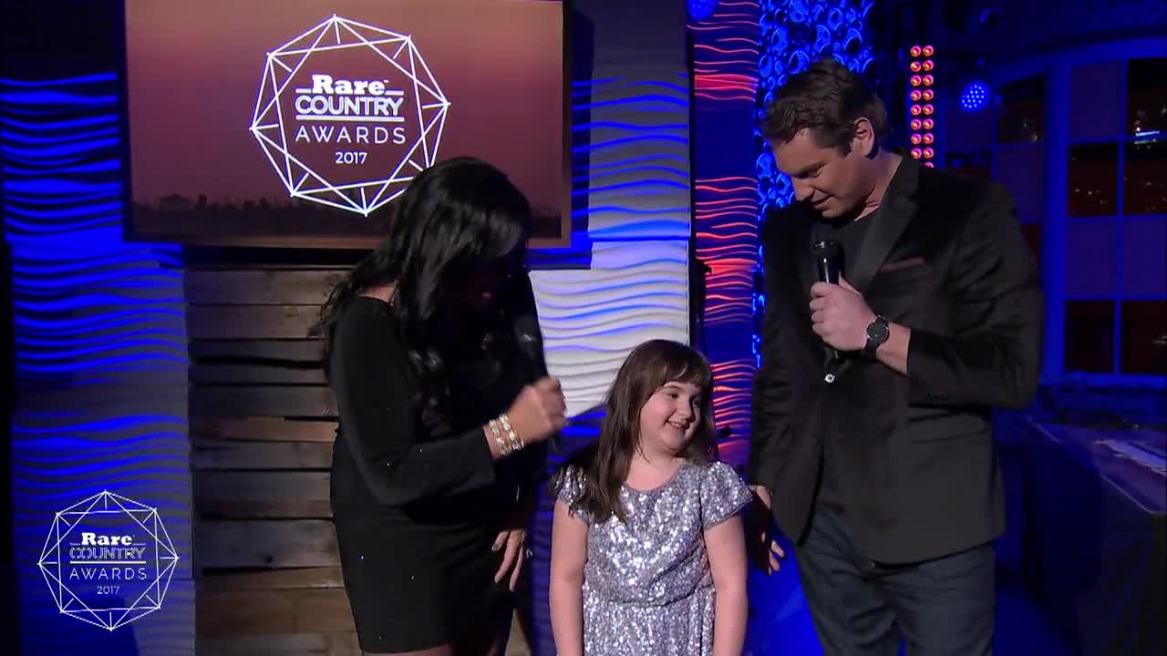 Blake Shelton's Fan Moment win | Rare Country