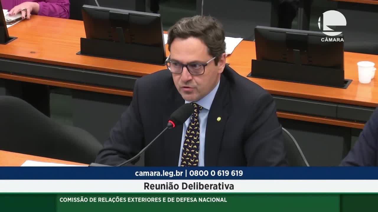 Deputado federal fala sobre armas nucleares.