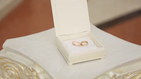 wedding engagement rings gold at the registry office ceremony