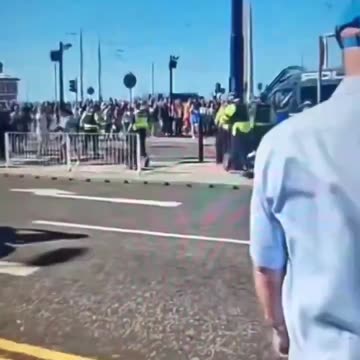 UK Police sick dogs on People for Protesting Muslim Violence