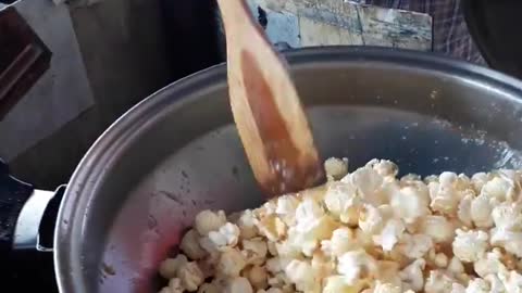 Now This Is How You Make Popcorn