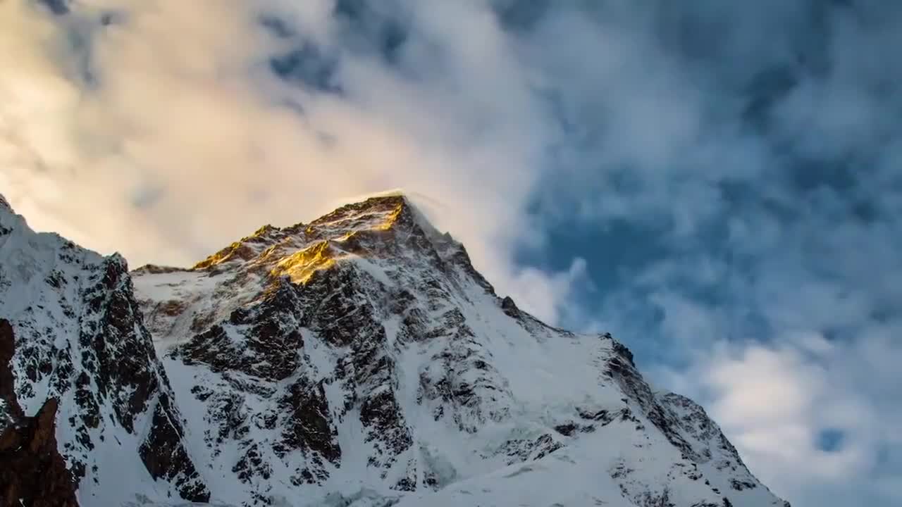 snow player in the mountain