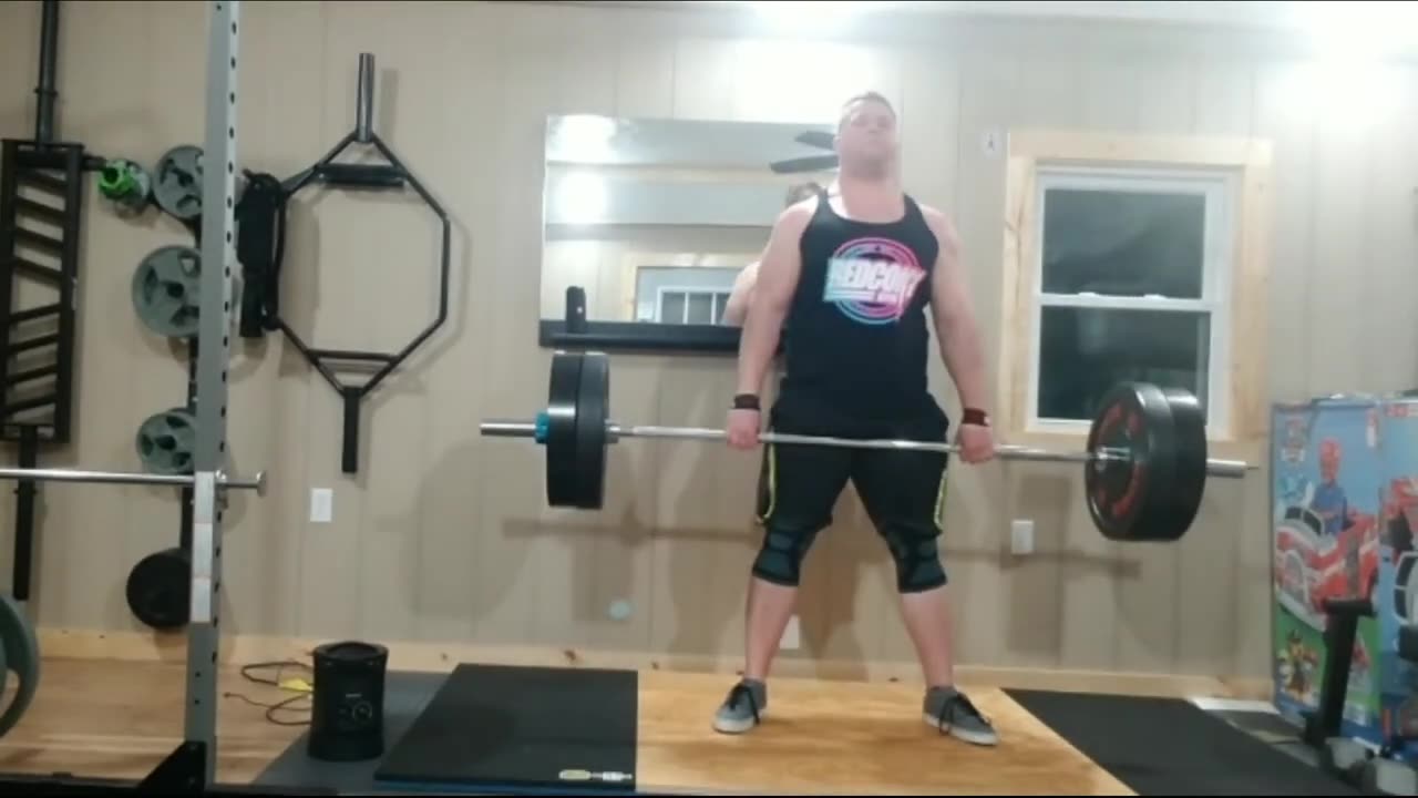 Pulling a 525 lb Deadlift for a new PR (Mar 23, 2022)