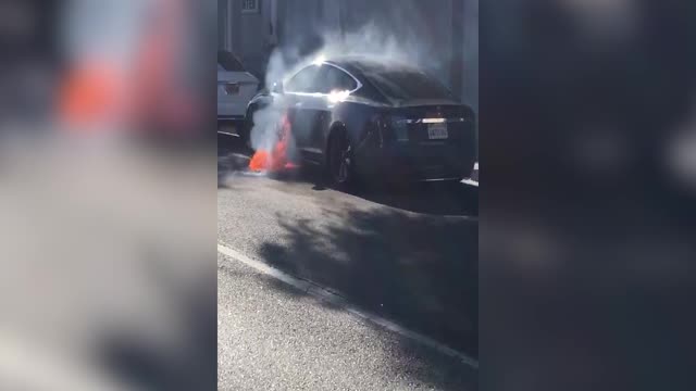 Zapaljen automobil Tesla