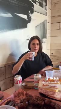 Dua Lipa sjell cola dietike me lëngë turshie