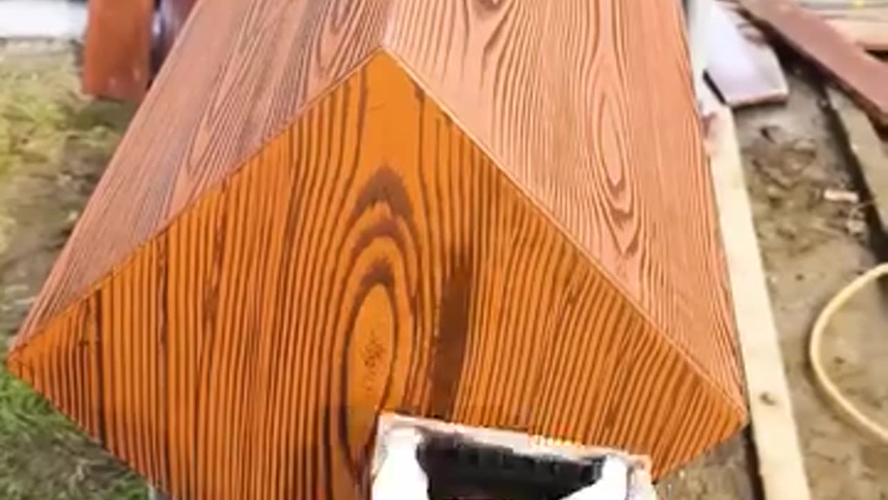 Talented worker creates stunning patterns on wood!