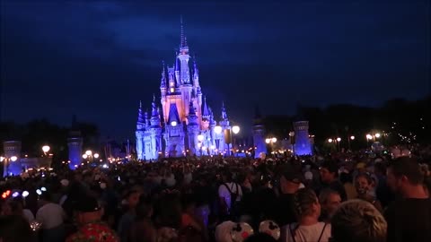 Disney’s Magic Kingdom 2021 | The 4th Of July Castle Projections & Happily Ever After Fireworks Show