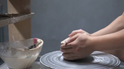 Making a ceramic bottle