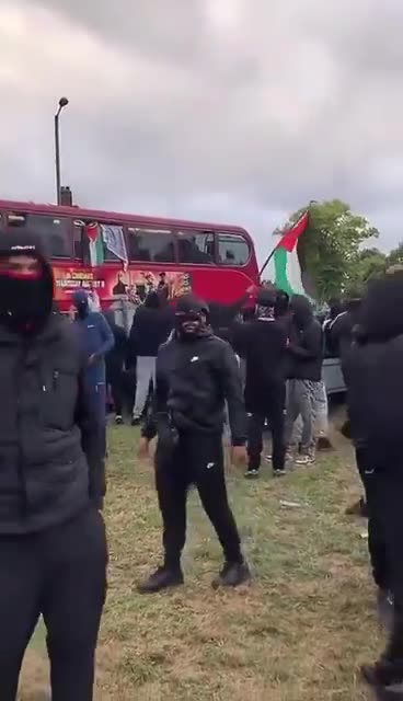 So how many of these clearly disorderly young men did police officers arrest Keir ?