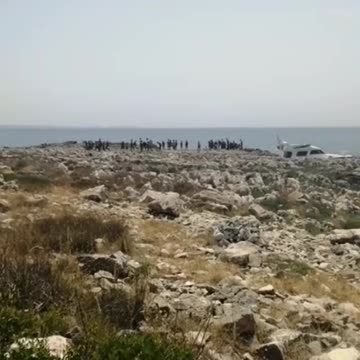 Clandestini arrivano con yacht di lusso