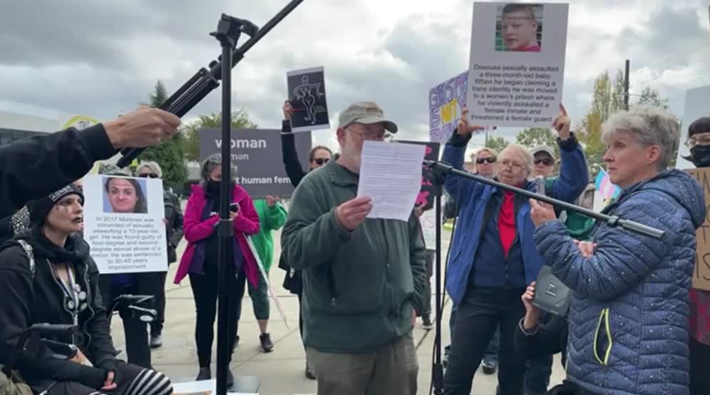 Kellie-Jay Keen faces protesters in Tacoma, Wash. on Let Women Speak tour