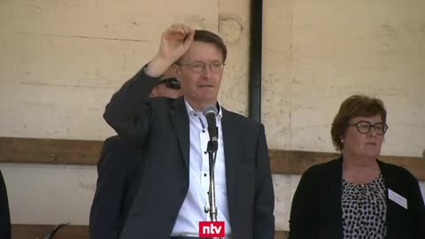 Karl Lauterbach wird bei seiner Rede ausgebuht
