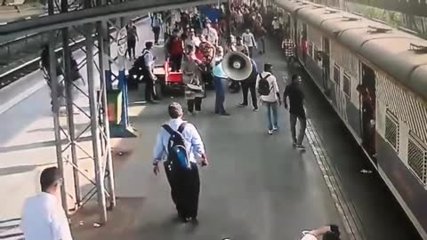 😱😱train accident live caught on cctv camera .🤯🤯. soldire saved the old man 😱😱