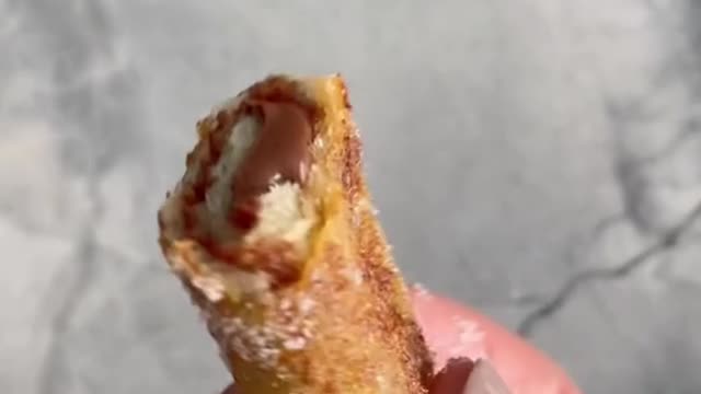 french toast nutella roll ups tiktok gigimadanipour #nutella #nutellarecipes #easyfood