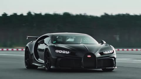 Bugatti Chiron crescent drifting