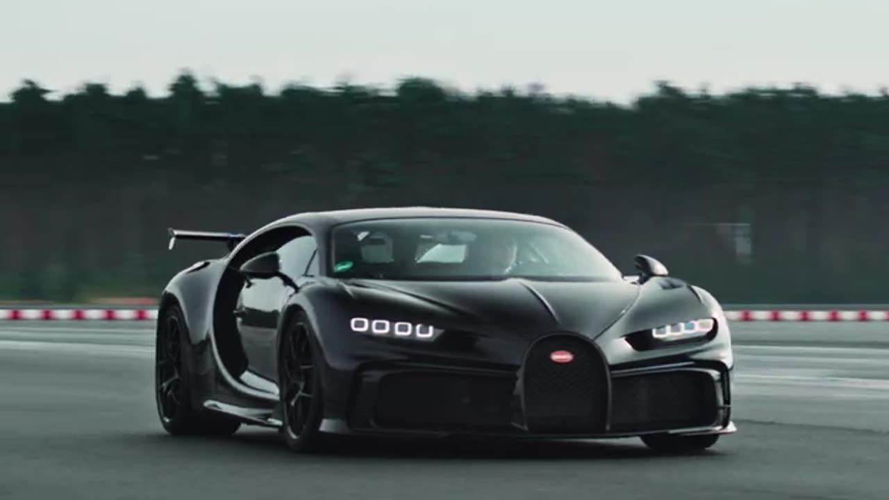 Bugatti Chiron crescent drifting