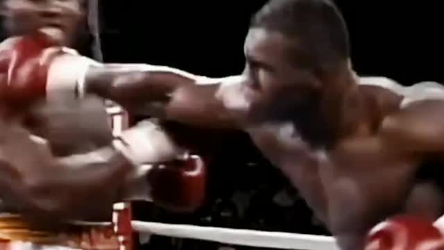 Mike Tyson | Right Jab Knockout 💪 #shorts #boxing #sports #old #legends #legends #game