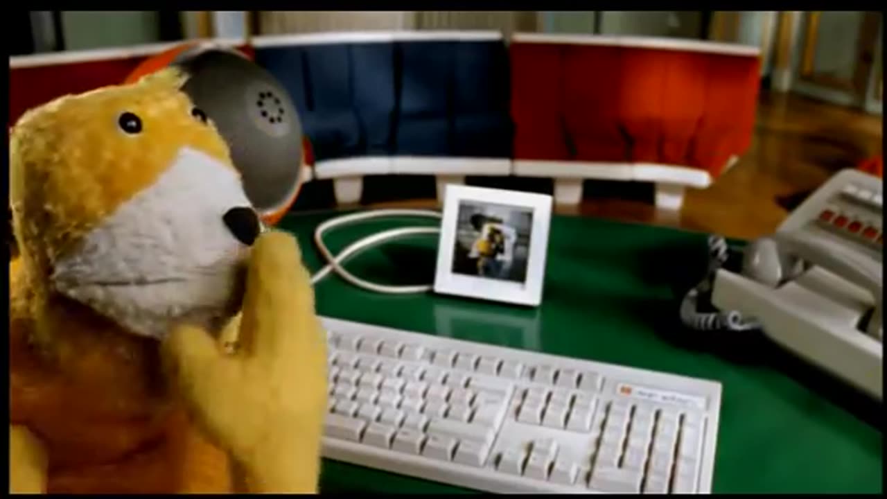 Mr Oizo - Flat beat (Official Video with Flat Eric - 1999 - F Communications) (360p)