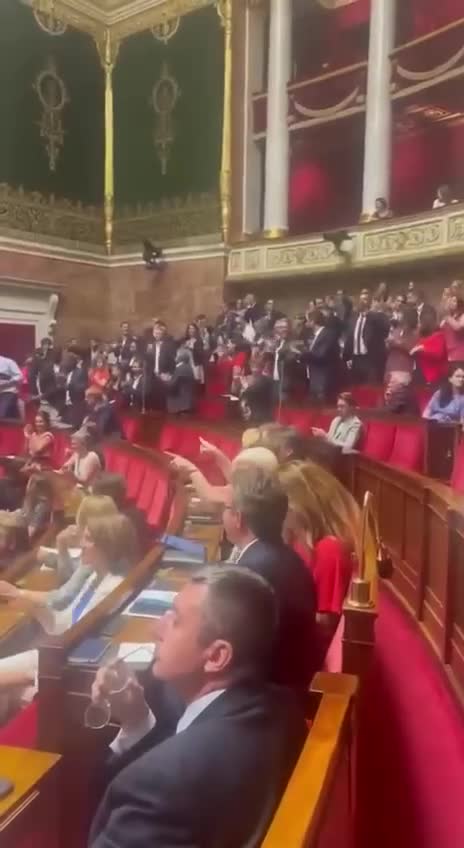 French Parliament abolishes vaccine passports