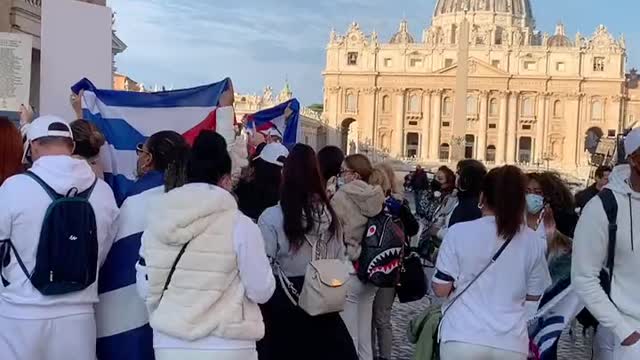 PROTESTAS DE CUBANOS EN ROMA PARTE DOS