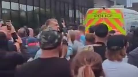 UK： Banned Footage of Patriots Rocking the live Facial Recognition Van 🇬🇧