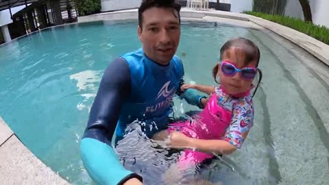 Little Kira learn to Swim like a Fish at 3 years old! 🐟☀️-15