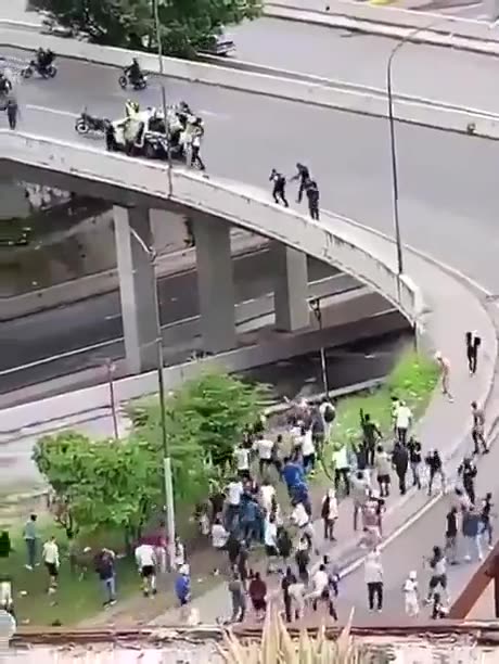 Manifestants in Venezuela right now