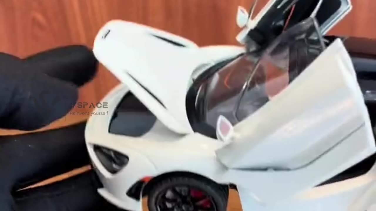 1:24 McLaren 720s Car Model