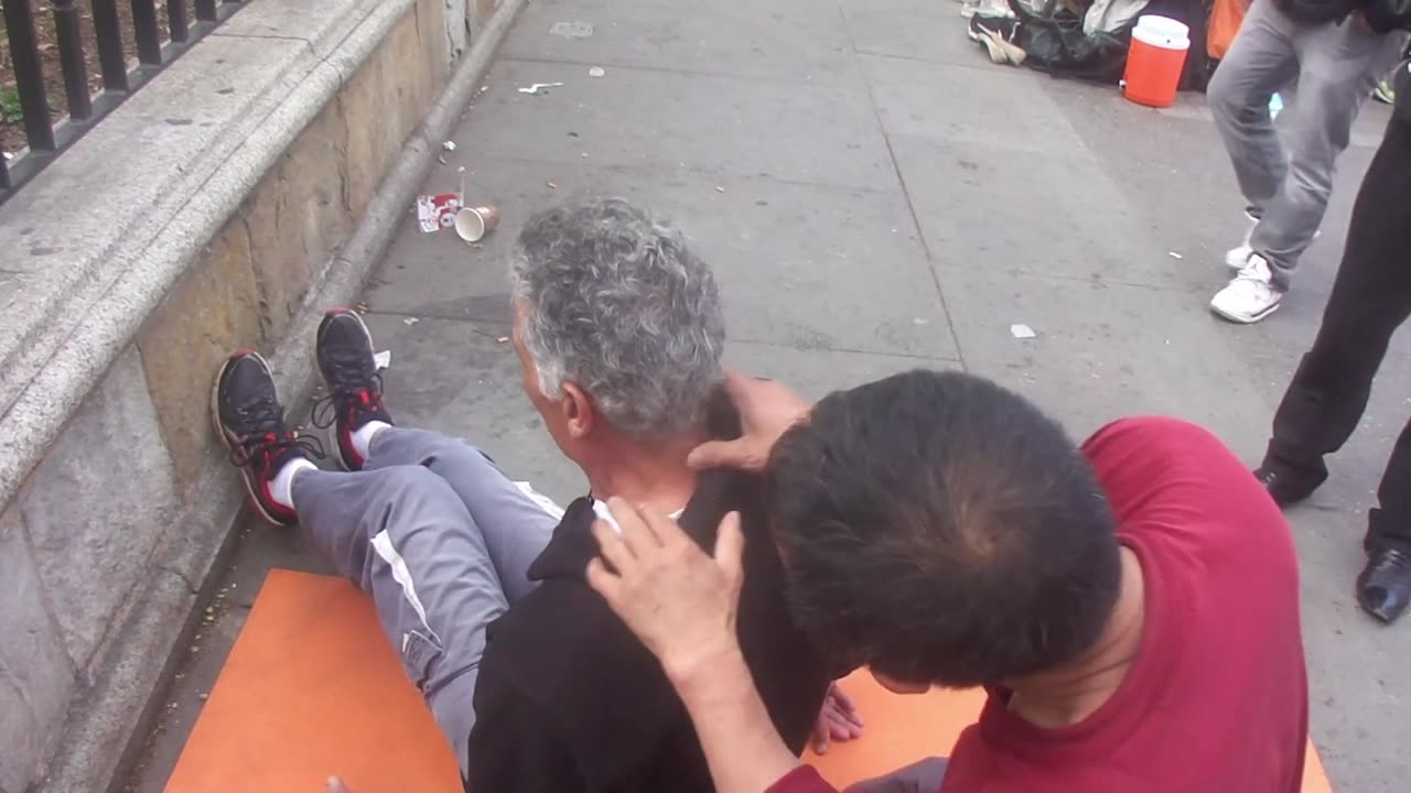 Luodong Briefly Massages Older Gentleman With Silver Hair