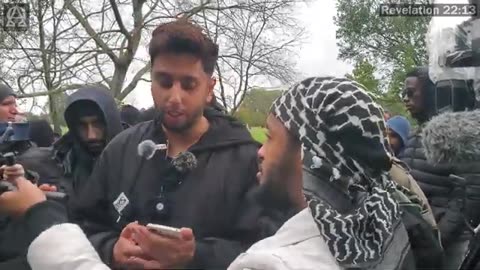 Speakers Corner_Embarrassing Moment For Scraps & Muslims_Muhammad Forgot Verses_