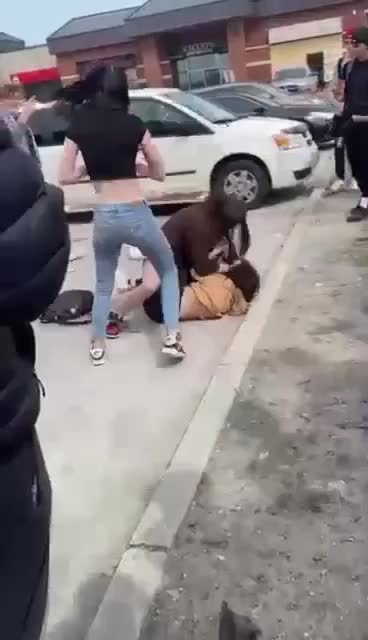 GIRLS AT MAPLE RIDGE SECONDARY SCHOOL BRUTALLY BEATING UP A GIRL FOR FLIRTING.