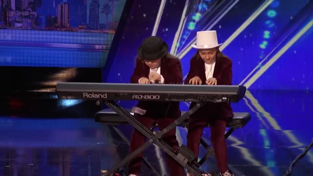 Talented Twins Nail Flight Of The BumbleBee On Keyboard! America's Got Talent