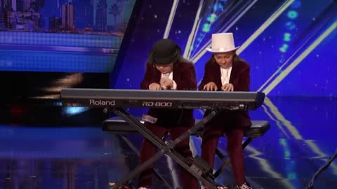 Talented Twins Nail Flight Of The BumbleBee On Keyboard! America's Got Talent