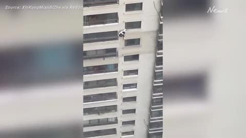 Spider-Man's bare-handed climbs down a 37-story skyscraper