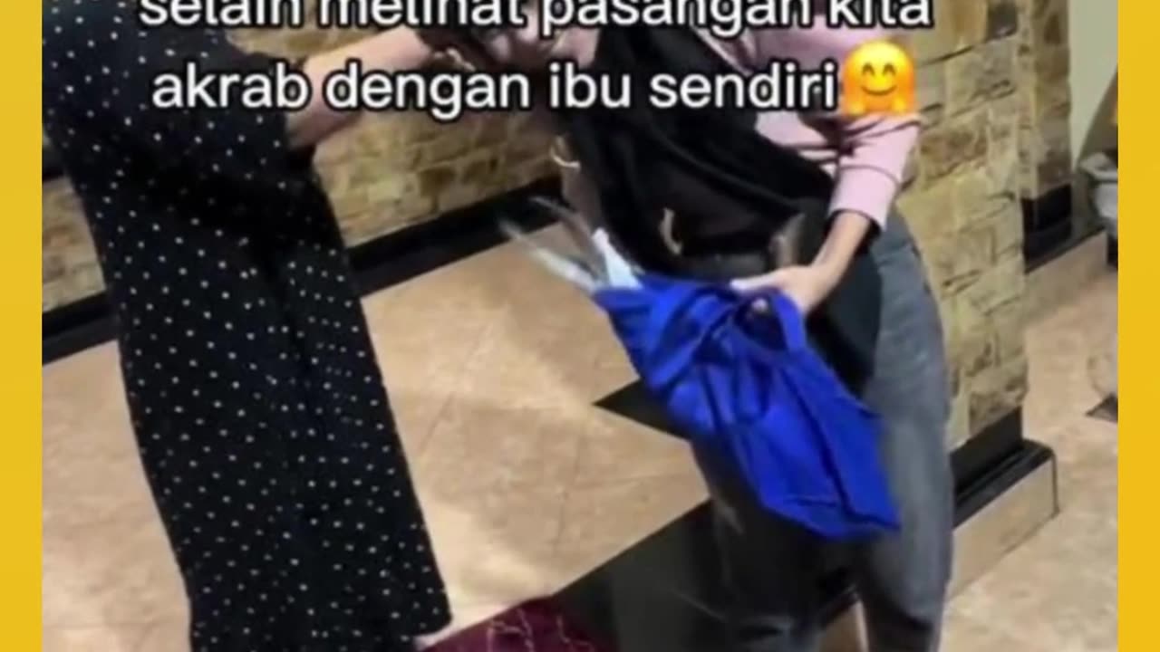 VIRAL SEORANG COWOK BEGITU SENANG KETIKA MELIHAT PACARNYA SANGAT DI SAYANG OLEH IBUNYA SENDIRI