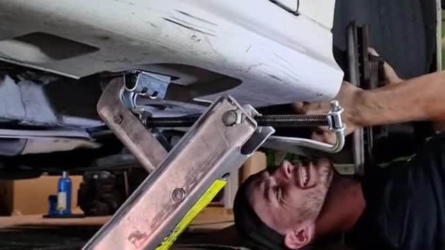 Find out the cause of the car noise