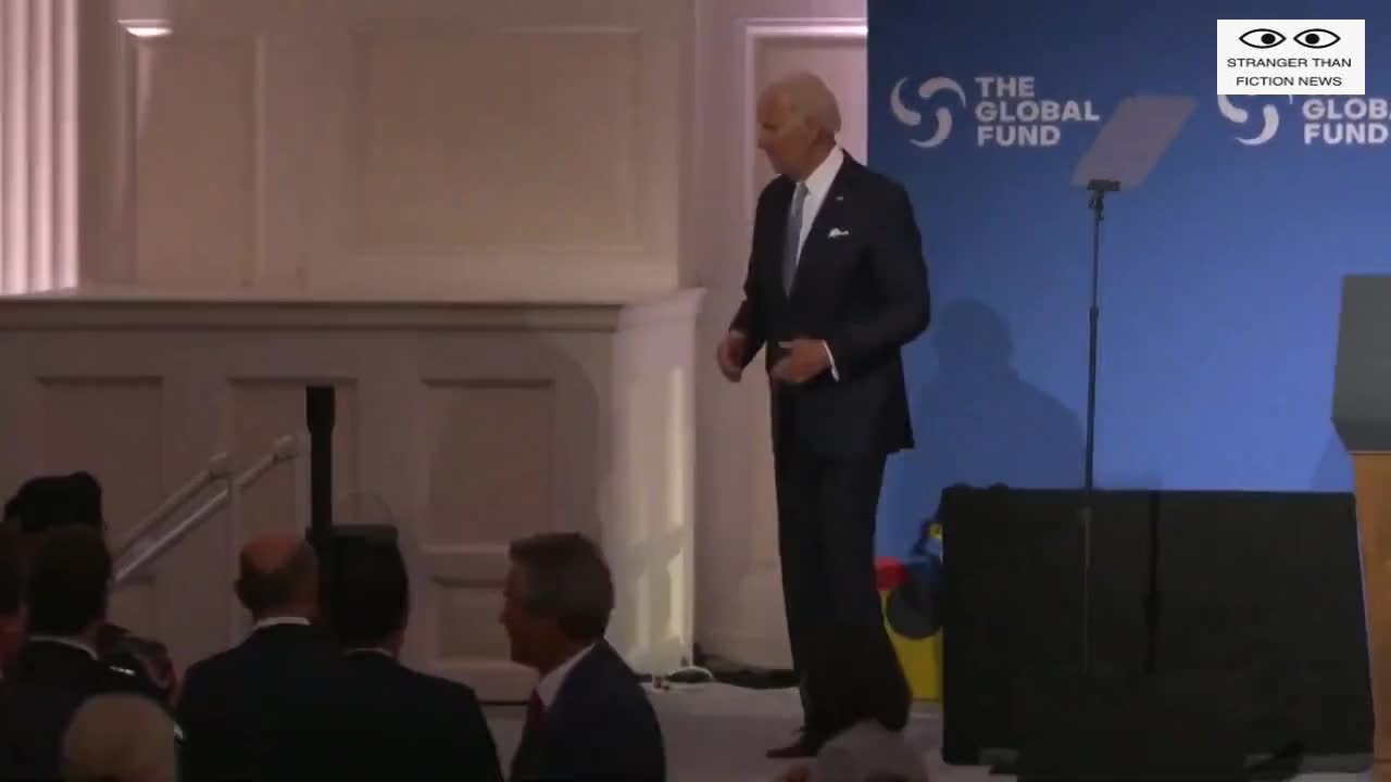 POTUS Joe Biden looks totally lost & confused... AGAIN!