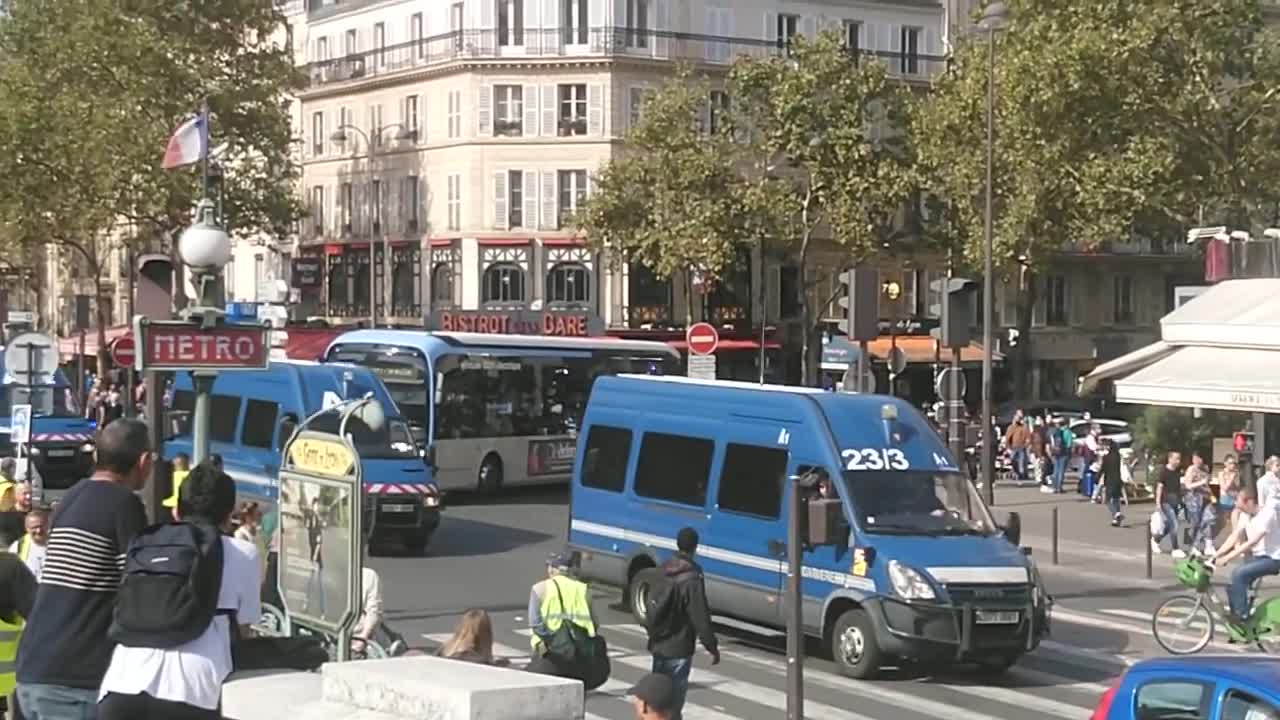 Manif anti-pass du 25/09/21 - Paris 12e - Bonjour Messieurs 👮‍♂️👮‍♂️👮‍♂️👮‍♀️