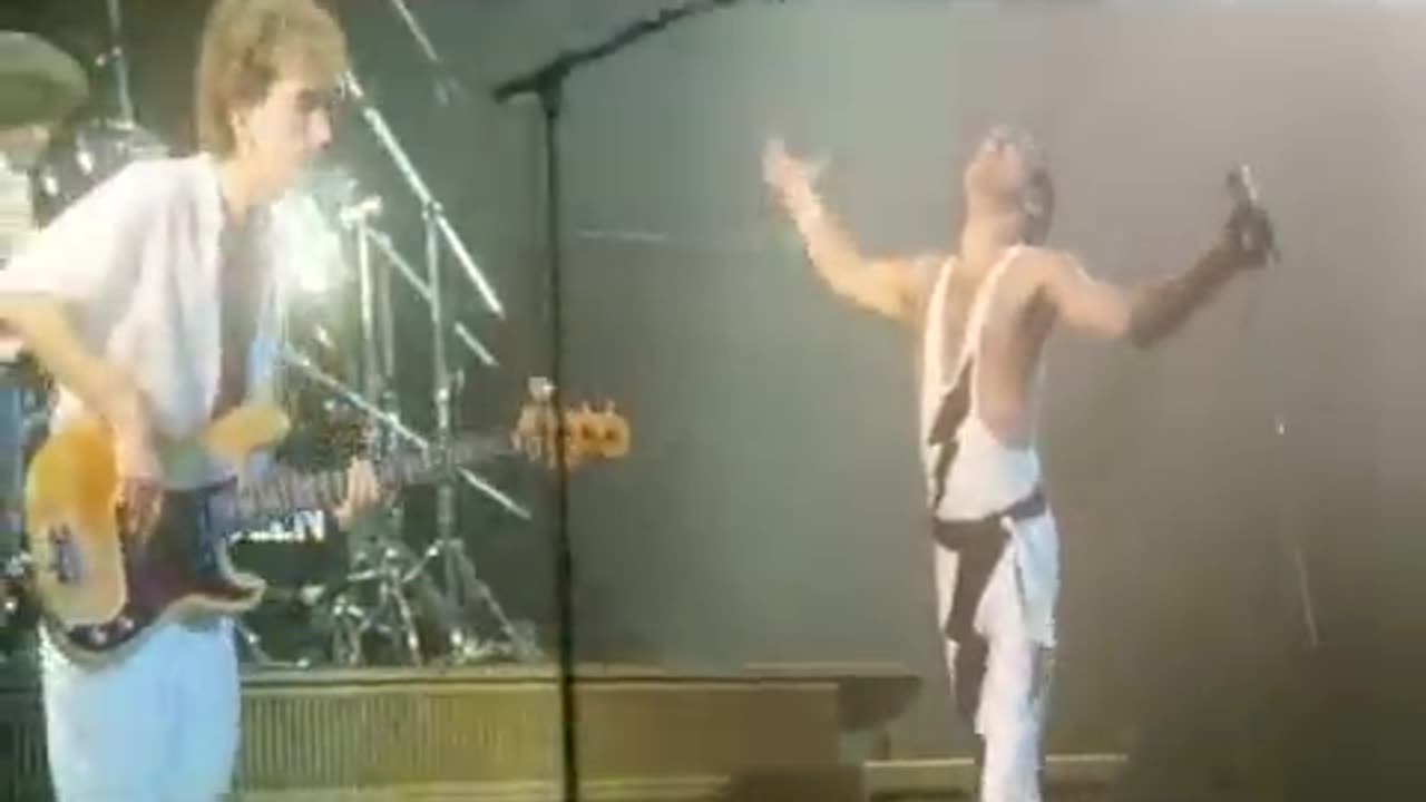 Queen - Hammer To Fall (Official Music Video)