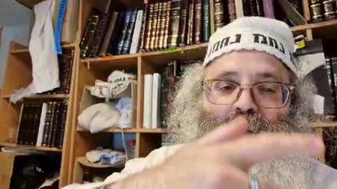 לא כהללו בבליים שאין בקיאין בהטייה אלא יש בקיאין בהטייה רוב בקיאין הן - שיר נ נח מסכת כתובות דף ו