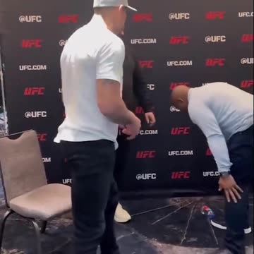 Alex Pereira’s legs need to be studied 🤣