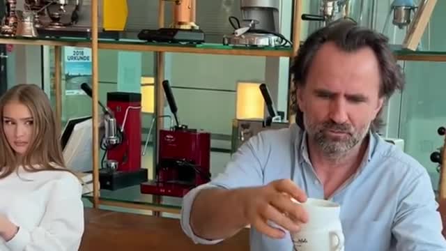 Uncle who likes coffee very much, never allow waste