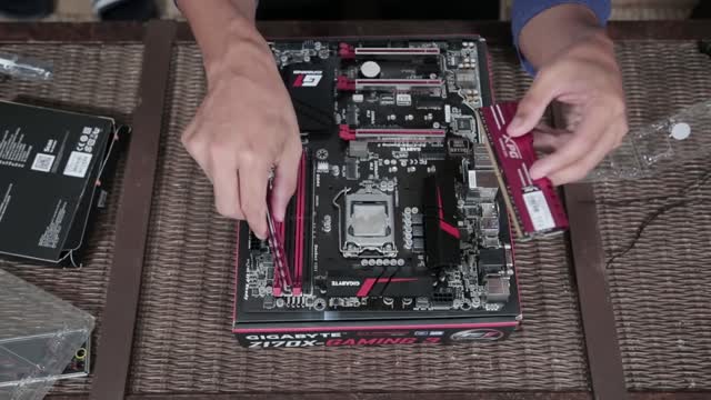 How to Build A PC (NO EXPERIANCE REQUIRED) - Full Tutorial!!!